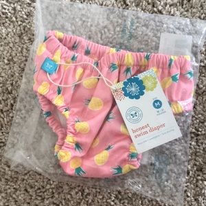 Honest Co. Swim diaper, size M (16-21lb). NWT